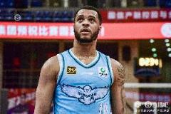 雙外援表現(xiàn)亮眼！韋瑟斯龐17分7板11助4斷，米奇16分6板5助2斷