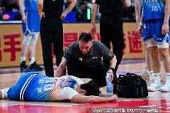 趙睿比賽期間已赴醫院拍片 李炎哲賽后也將前往醫院