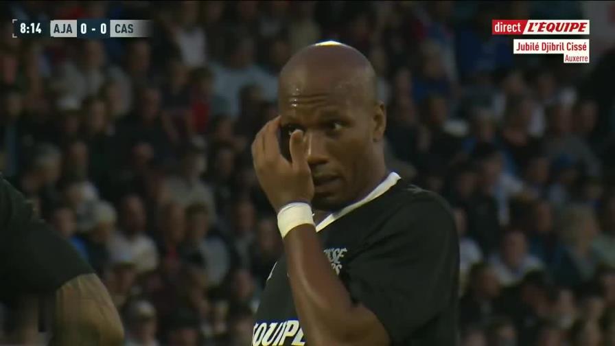 亨利寶刀不老，西塞紀念賽直接任意球破門