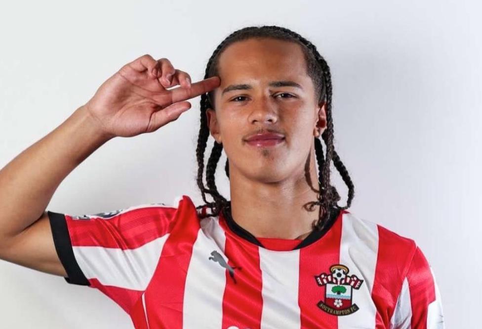 曼聯競逐圣徒16歲后衛埃姆斯登-詹姆斯