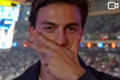 迪巴拉觀看NBA比賽！紐約尼克斯發布現場視頻展示其標志性慶祝動作