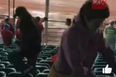 無錫球迷賽后文明離場，清理現場不留垃圾