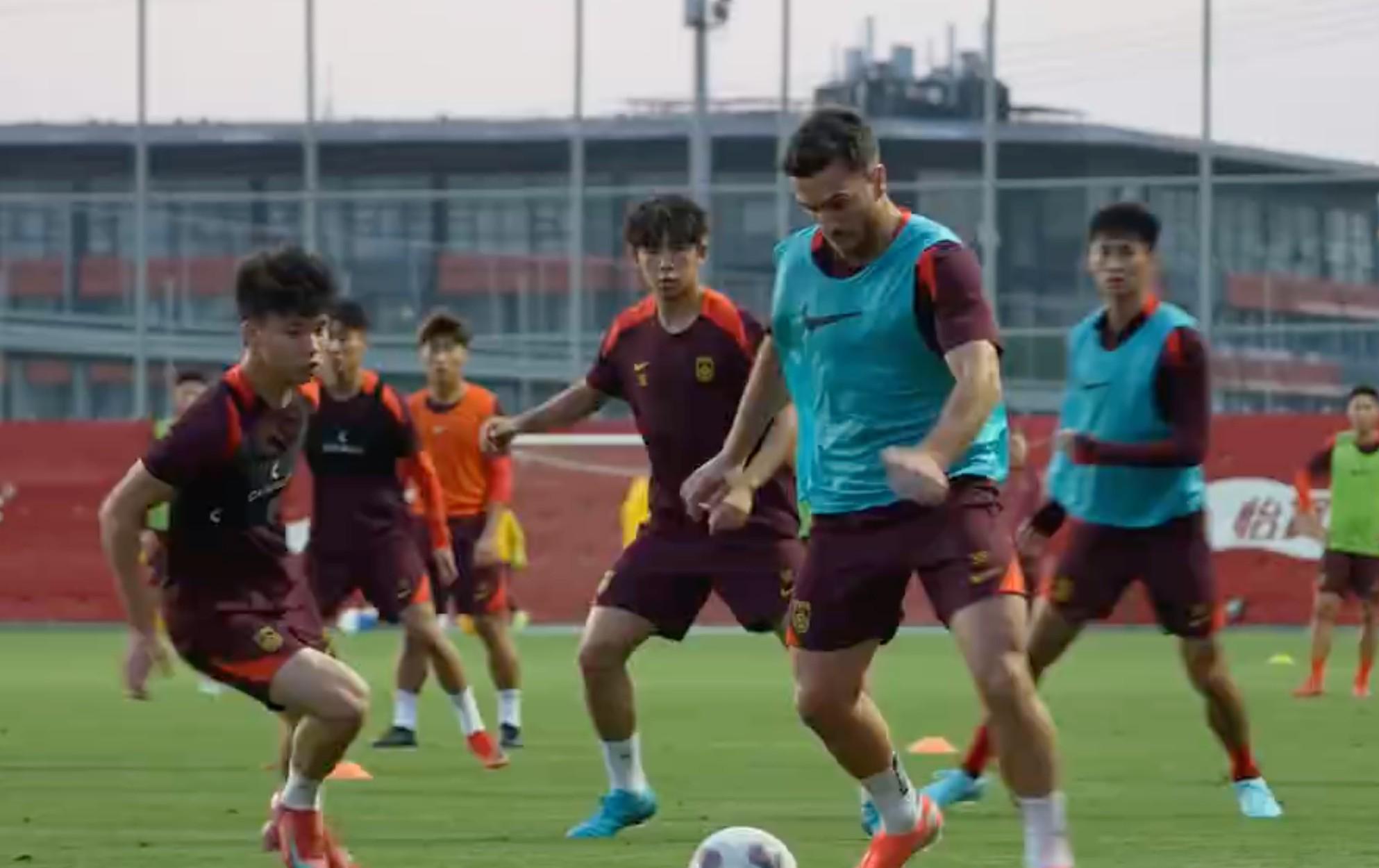 記者批評國足教練集訓(xùn)：此前兩次失敗仍堅持，無比賽刺激便無狀態(tài)