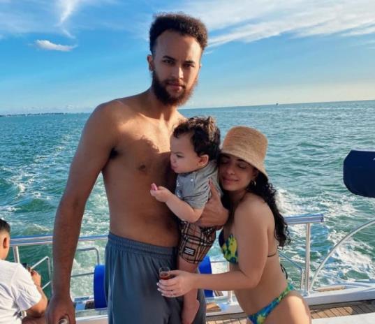 李凱爾曬妻照官宣二胎引熱議 大概率缺席亞洲杯