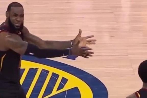 JR回憶18總決賽G1名場面：當時我想老詹TM在指啥呢？