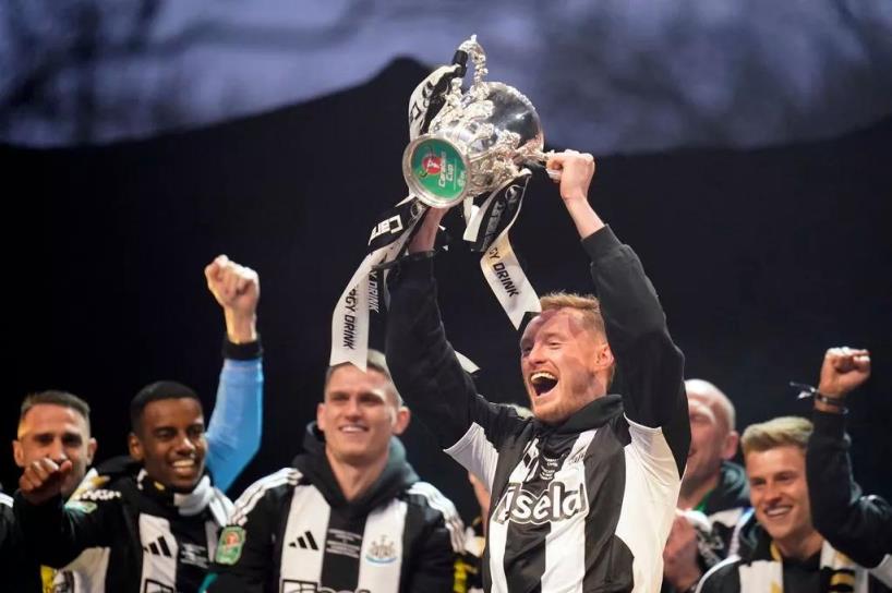 紐卡斯爾為朗斯塔夫標價1000萬英鎊，埃弗頓和利茲感興趣