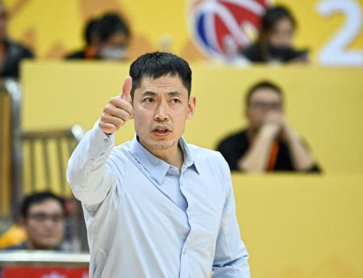 張慶鵬正式加盟北控男籃出任主帥，全力沖擊前四目標