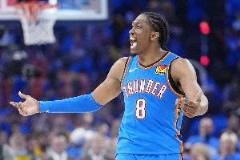 杰倫威：總冠軍獎杯真沉，拿著感覺太不真實了