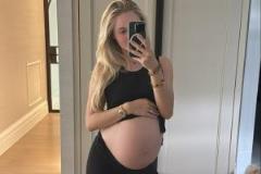 21歲杰拉德大女兒曬孕照，孩子即將出生