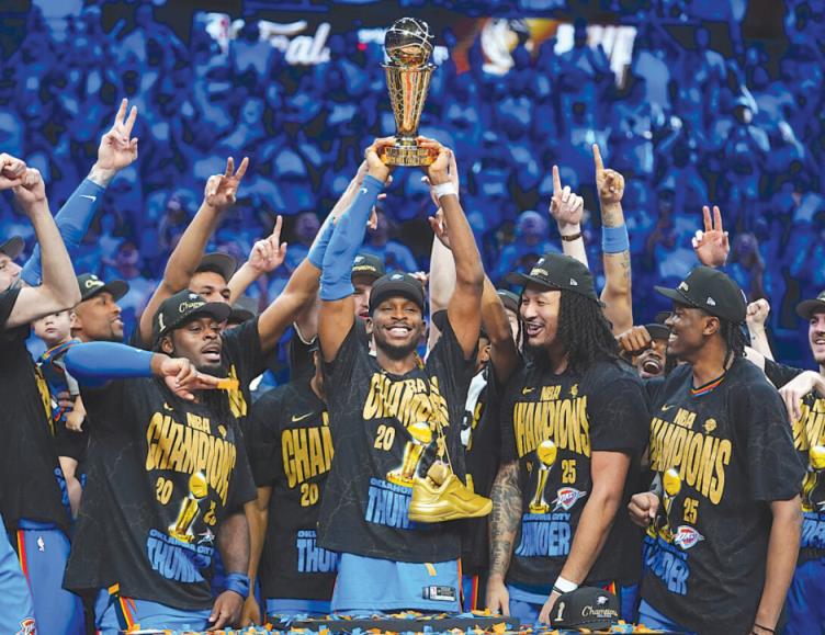 FMVP亞歷山大常規賽加季后賽得分3172分，成為93年喬丹后得分最高球員