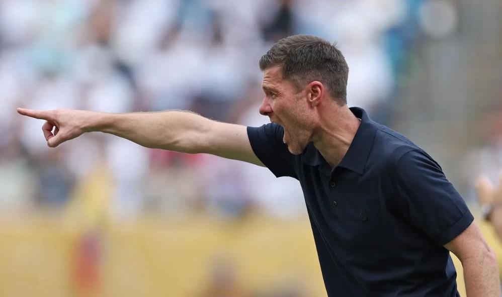 阿隆索贊球隊(duì)成熟智慧，阿諾德赫伊森表現(xiàn)亮眼