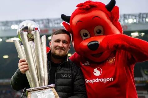 飛鏢明星：加納喬曼聯未來不明，姆貝烏莫或適應阿莫林體系