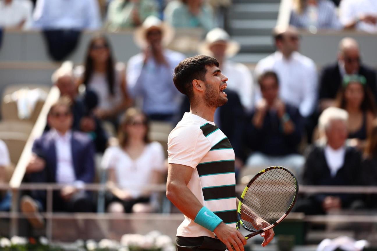 阿爾卡拉斯3-2險勝辛納，法網男單冠軍衛冕成功