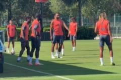 記者：拜仁備戰巴黎之戰，科曼隨隊訓練