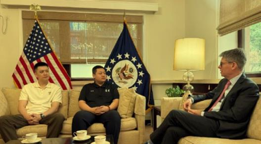 遼籃高管亮相美國領事館，楊鳴劉子慶獲禮遇接待