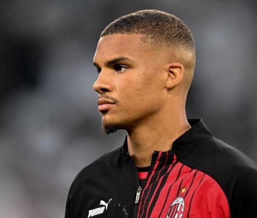 羅馬諾：米蘭后衛佳夫或將在下周中決定是否加盟科莫