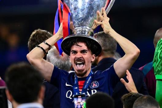 維蒂尼亞：我們剛剛贏得第一座歐冠，皇馬依然屬于皇馬；五冠王是歷史性的成就