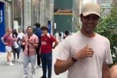 納賽爾參觀巴黎圣日耳曼紐約旗艦店，現場贈送決賽門票給球迷