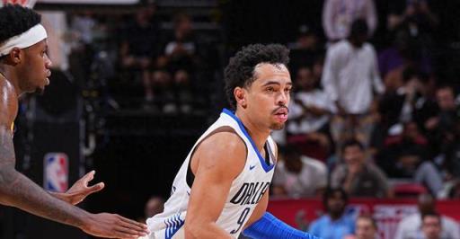 內(nèi)姆布哈德21分5籃板 斯維德22分10籃板 湖人險(xiǎn)勝獨(dú)行俠