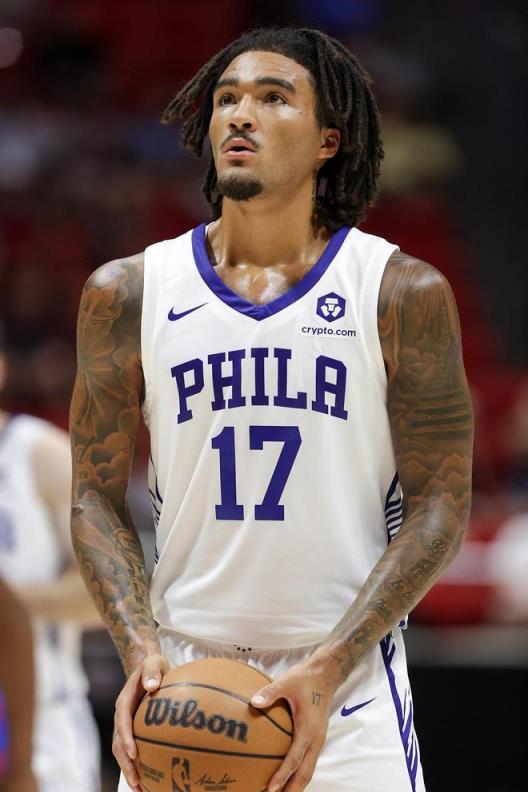 席菲諾21分鐘4中0未得分僅2板1斷6次犯規