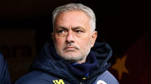 錯(cuò)失歐戰(zhàn)資格，穆里尼奧下課；索爾斯克亞24小時(shí)內(nèi)接棒