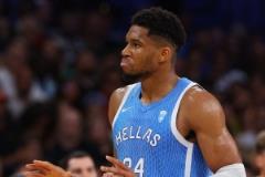 字母哥首節8分鐘6中4高效貢獻8分3板