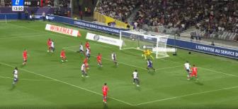 第14分鐘，若昂-內維斯倒鉤破門，巴黎3-0