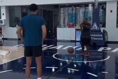 早日康復(fù)！大傷三個(gè)月后哈利伯頓首次進(jìn)行投籃訓(xùn)練！