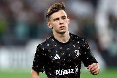 迪馬：小孔塞桑因肌肉傷勢退出國家隊集訓，將返回尤文圖斯