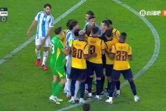 阿根廷十人作戰！奧塔門迪背后推人破壞單刀，主裁判將其紅牌罰下