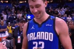 小瓦格納分享造型“搖頭娃娃”：頭發比真人更帥，迫不及待要給媽媽看