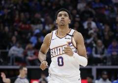 布克隔扣字母哥引熱議：運動能力對決 瑞安成首個讓字母吃虧之人