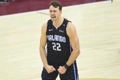 小瓦格納22投8中砍26分8板4助造10罰9中高效表現