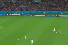 一戰驚天下！諾伊爾巴西世界杯上面對阿爾及利亞的出擊飛鏟