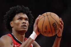 攻防雙優！阿門高效輸出15分10板5助1斷1帽 正負值+17居首