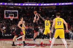 基迪絕殺湖人！超遠三分助他斬獲比賽用球