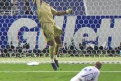 世界第一中場vs世界第一門將！布馮撲出齊達內近距離神級頭球！