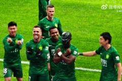 早有準備，實拍：法比奧破門后拿出藏在廣告牌后的面具慶祝