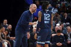 管理層因莫蘭特關系不佳而解雇三位教練