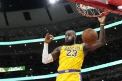 詹姆斯距常規(guī)賽42000分僅差5分，明日對陣換帥灰熊