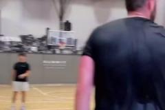 茄子！字母哥的五大搞笑時(shí)刻！“他可以在球場上和床上都是怪胎”