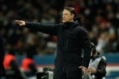 圖片報：科瓦奇與詹、施洛特貝克及格羅斯討論隊內(nèi)關(guān)鍵事務(wù)