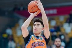 李添榮得分爆發力驚人 16投9中砍下22分5籃板2助攻1搶斷1蓋帽