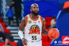 多米尼克·瓊斯半場高效表現，10投6中貢獻15分3板8助3斷