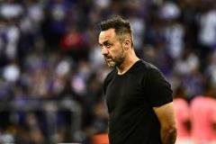 法國記者：德澤爾比封閉集訓與取消假期做法不妥，棍棒教育已過時