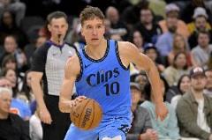 博格丹替補登場表現(xiàn)出色，11投6中貢獻16分4籃板3助攻2搶斷