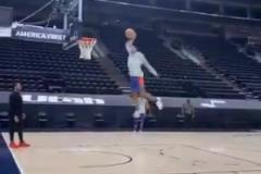 腦袋平筐！小丹尼斯-史密斯的彈跳還是這么炸裂