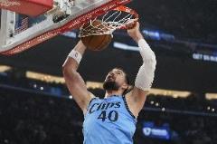 祖巴茨三節8中7高效貢獻17分15板4助攻