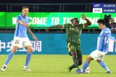 奧烏蘇踩踏張煜東腳踝 VAR介入終未判紅牌