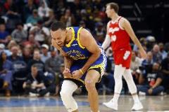 庫里第四次12+三分登頂歷史第一，單場2+到12+三分均為歷史首秀！